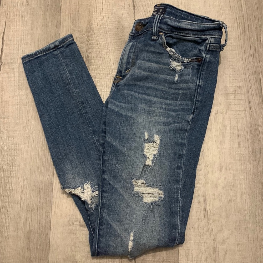 Abercrombie and Fitch Harper Super Skinny Ripped Jeans - Size 0 Short